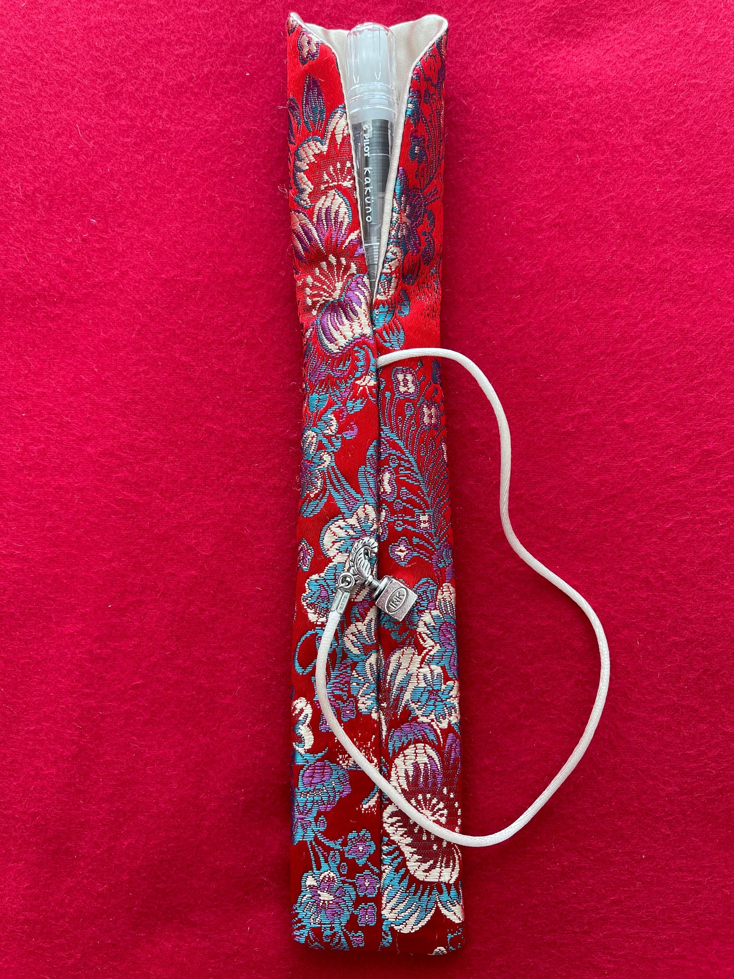 Red Flowers - Single Pen Kimono Case with Soft Luxurious Satin Interior