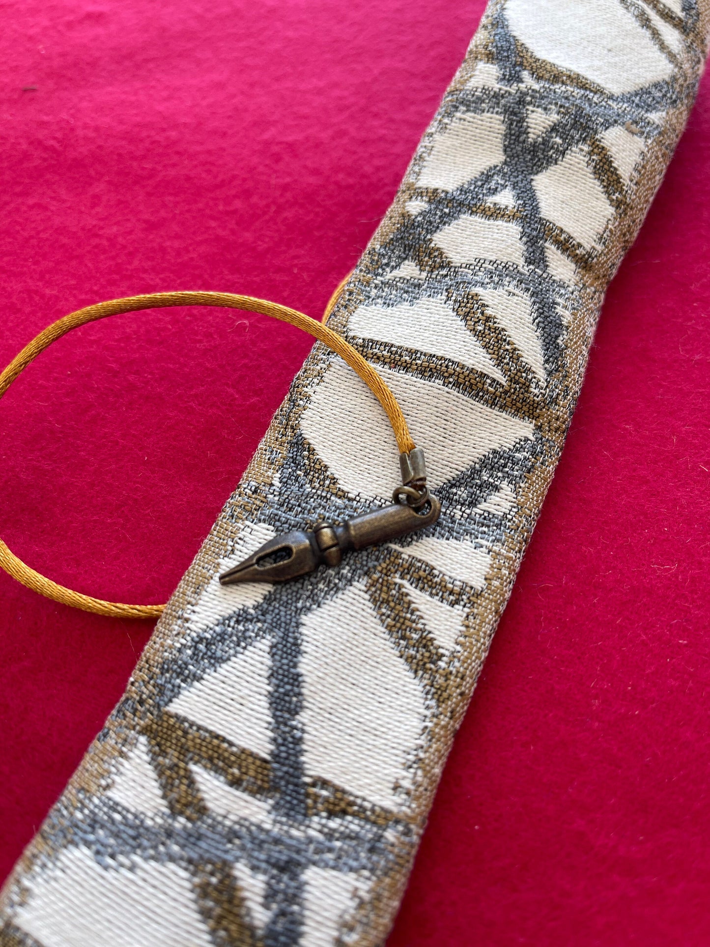 Abstract Lines - Single Pen Kimono Case with Soft Luxurious Satin Interior