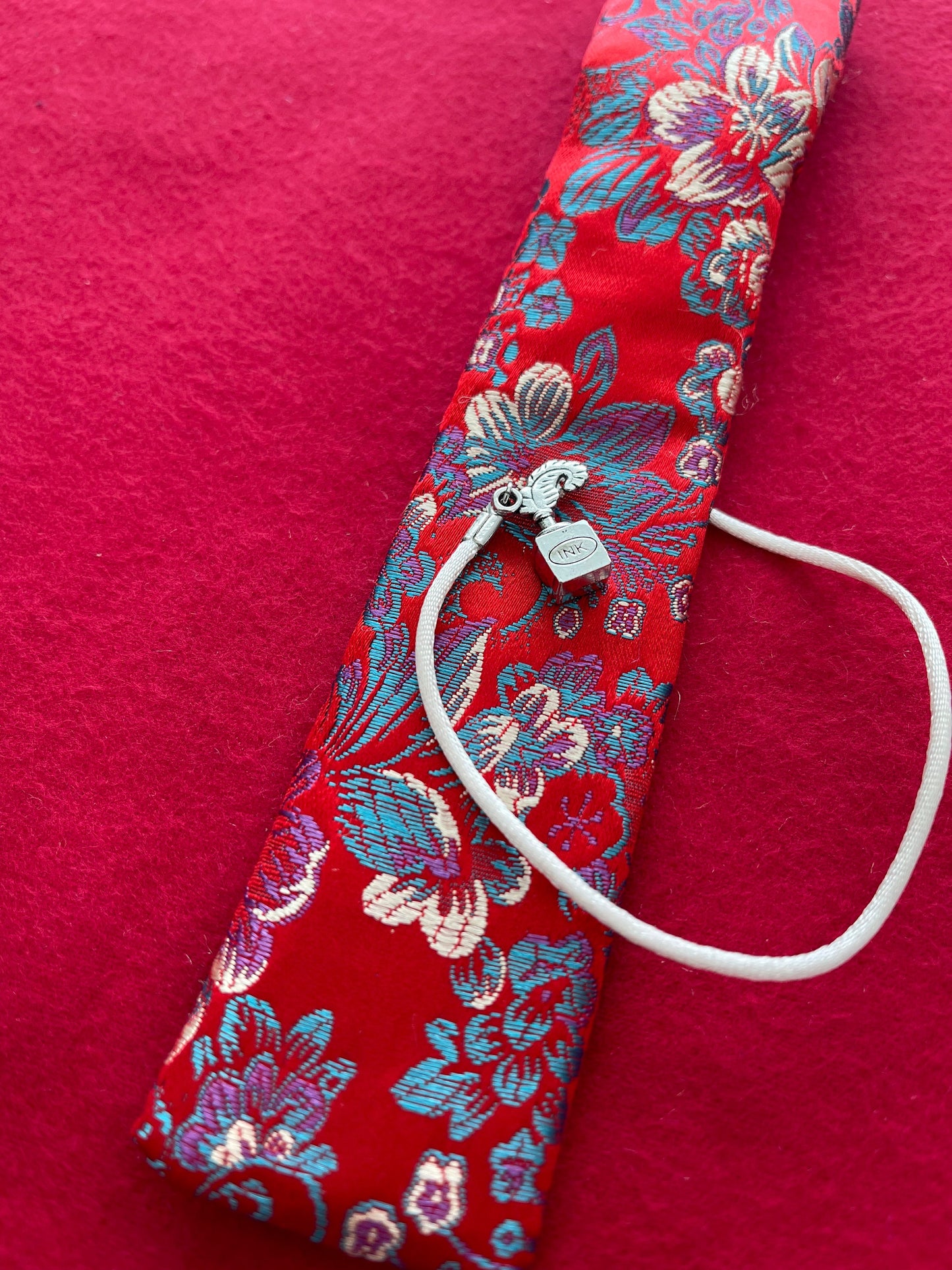Red Flowers - Single Pen Kimono Case with Soft Luxurious Satin Interior