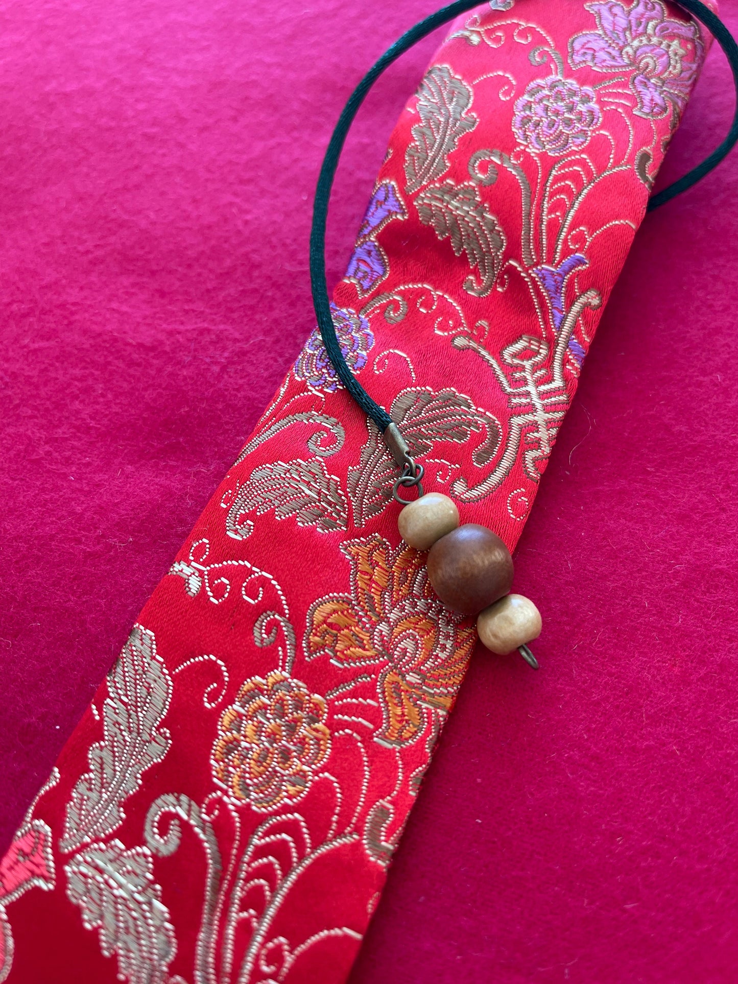 Red Brocade Flowers - Single Pen Kimono Case with Soft Luxurious Satin Interior