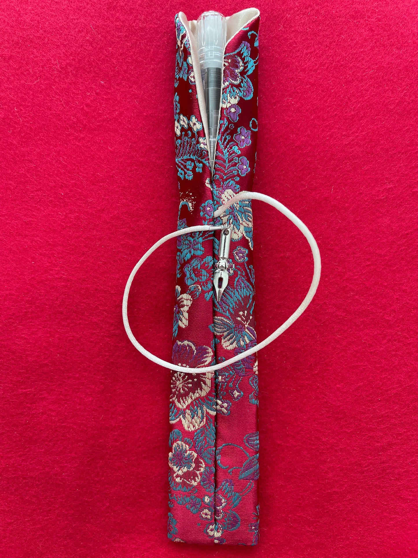 Dark Red Flowers - Single Pen Kimono Case with Soft Luxurious Satin Interior